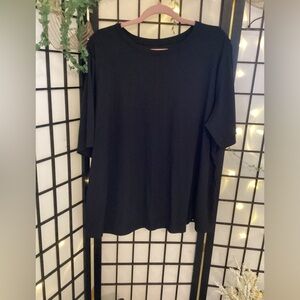 Classic Black Women's Short Sleeve Top - Versatile Everyday Tee